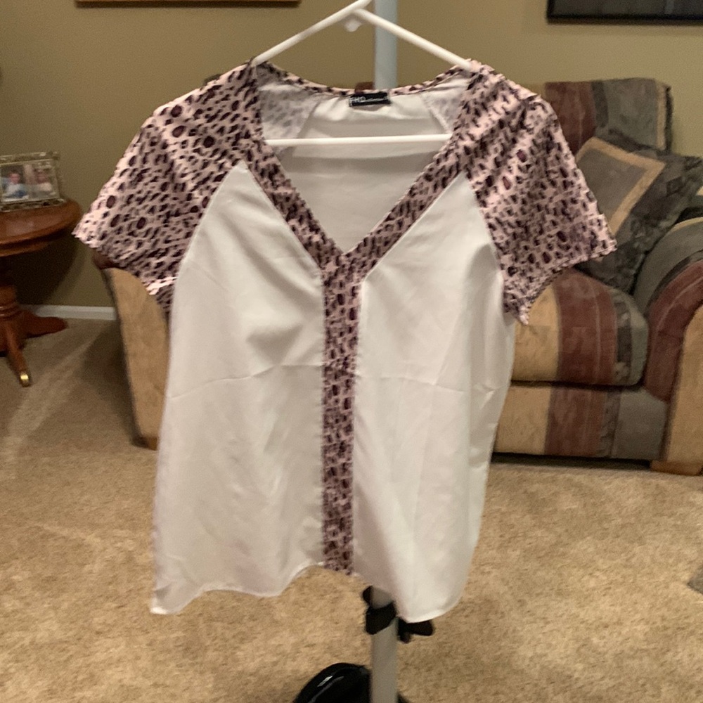 Leopard and white, short sleeve v-neck blouse